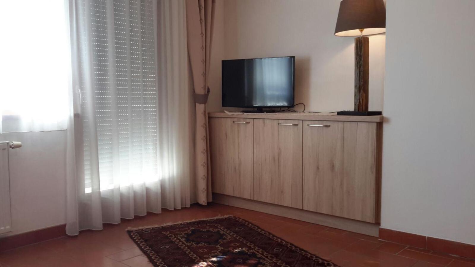 Alping Apartments Brunico Luaran gambar